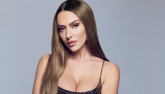 Hadise'nin cesur kıyafetleri olay oldu!